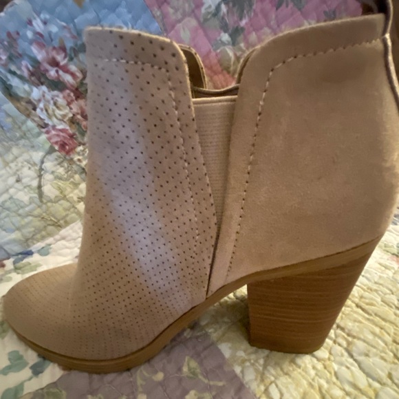 Universal Thread booties - Picture 5 of 6